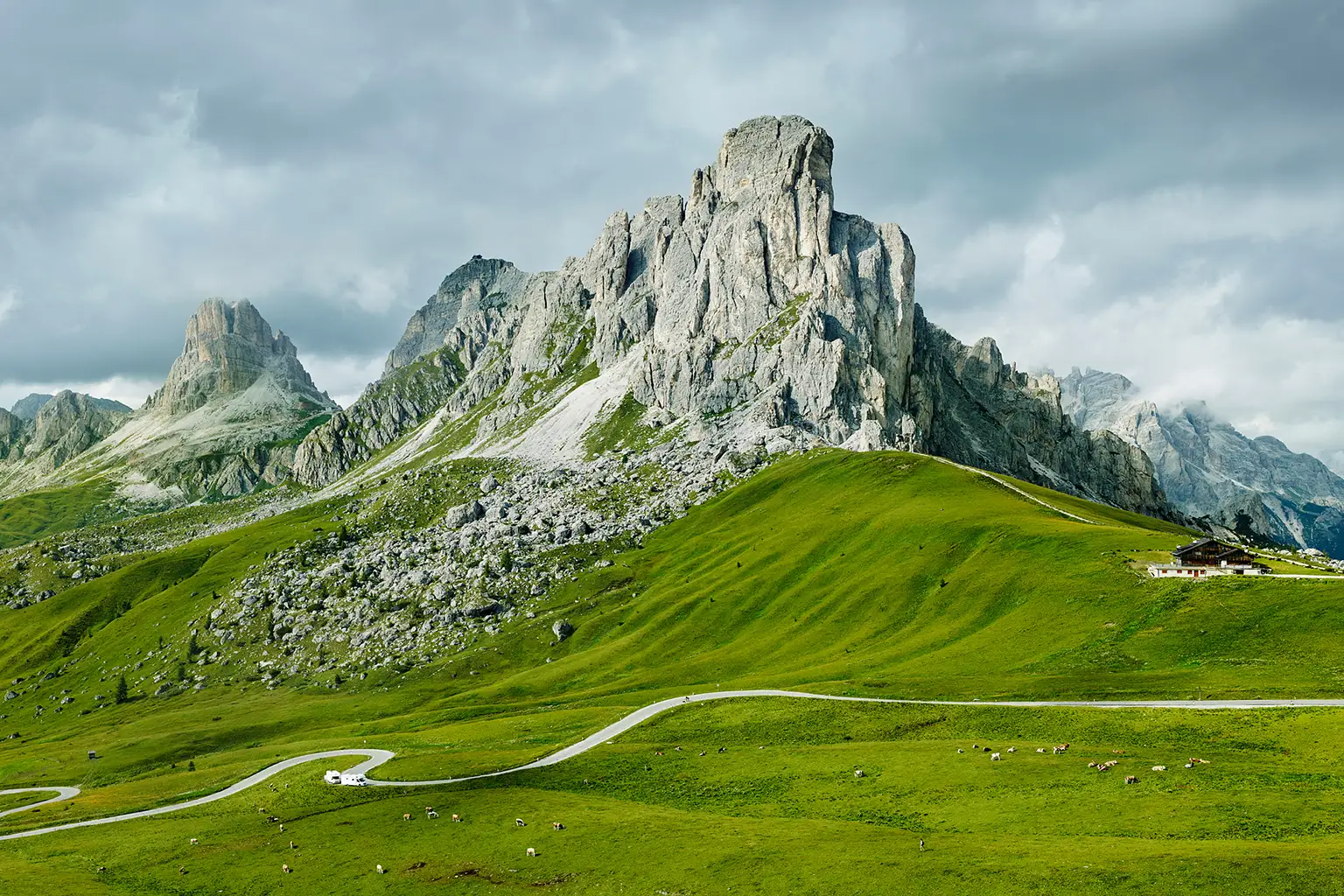 Südwestrampe des Passo di Giau in den Dolomiten