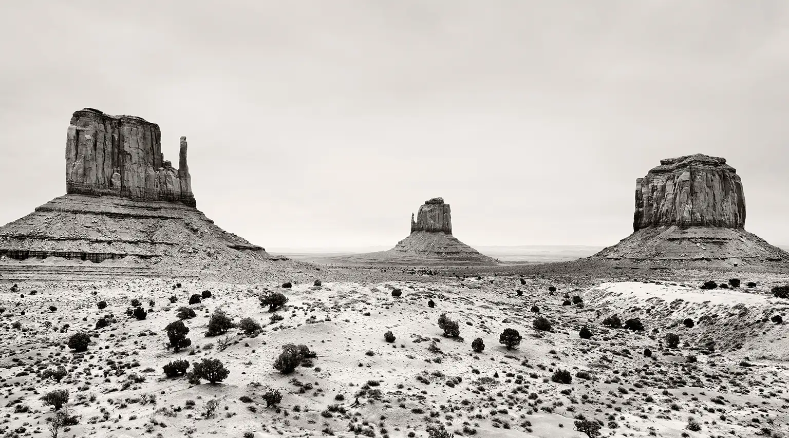 Tafelberge West Mitten Butte, East Mitten Butte und Merrick Butte im Monument Valley